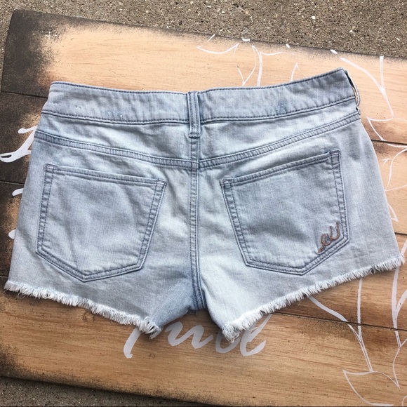 Express Distressed Jean Shorts Size 0 - Picture 3 of 4